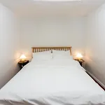 Dotplaneline House