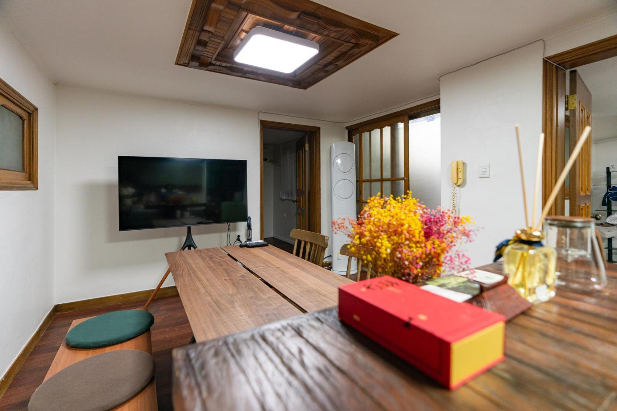 Dotplaneline House Seoul
